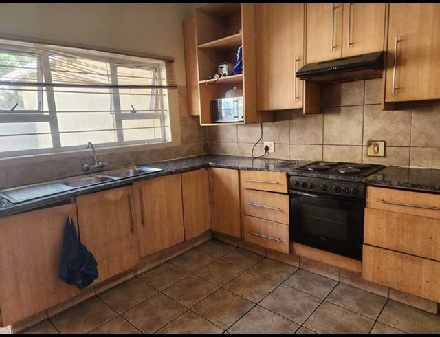 3 BEDROOM HOUSE FOR SALE IN KENSINGTON